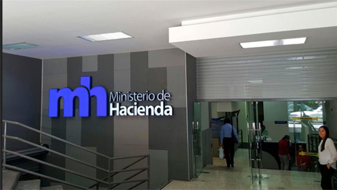 Hacienda prepara denuncia ante Fiscalía por “venta de facturas” en el país, según ministro