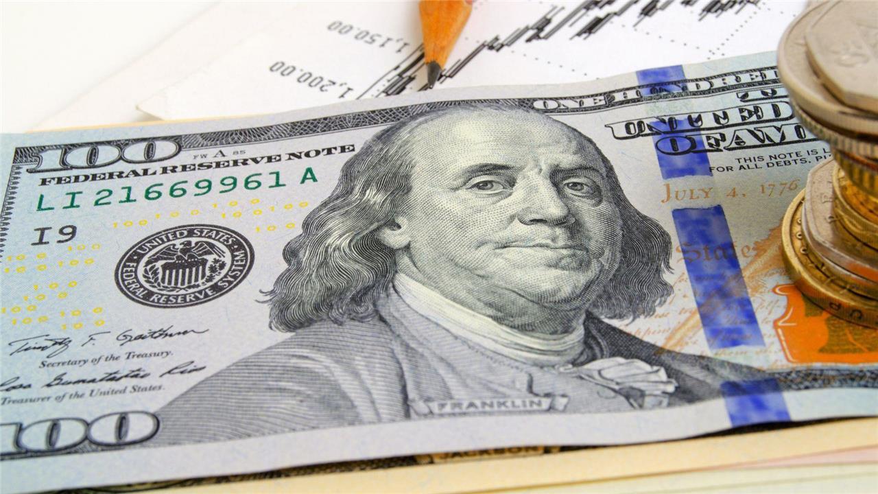 Con Trump, el dólar tiene su peor comienzo de año en medio siglo