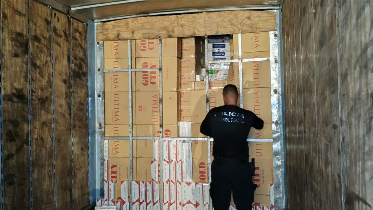 Policía de control fiscal decomisa 2.2 millones de cigarros en zona sur