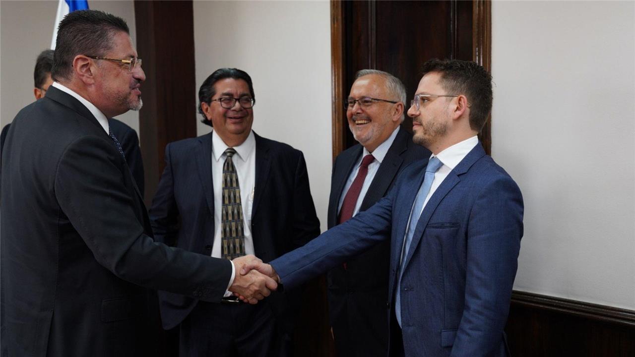 Luis Antonio Molina Chacón asume viceministerio de egresos