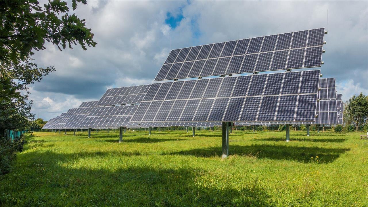Clientes con paneles solares pueden exigir devolución de "impuesto al sol" que cobró CNFL