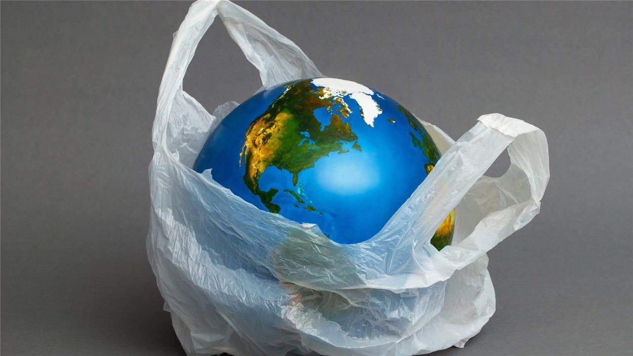Impuestos y envases reutilizables: la propuesta de la ONU para reducir un 80% la contaminación por plástico para 2040